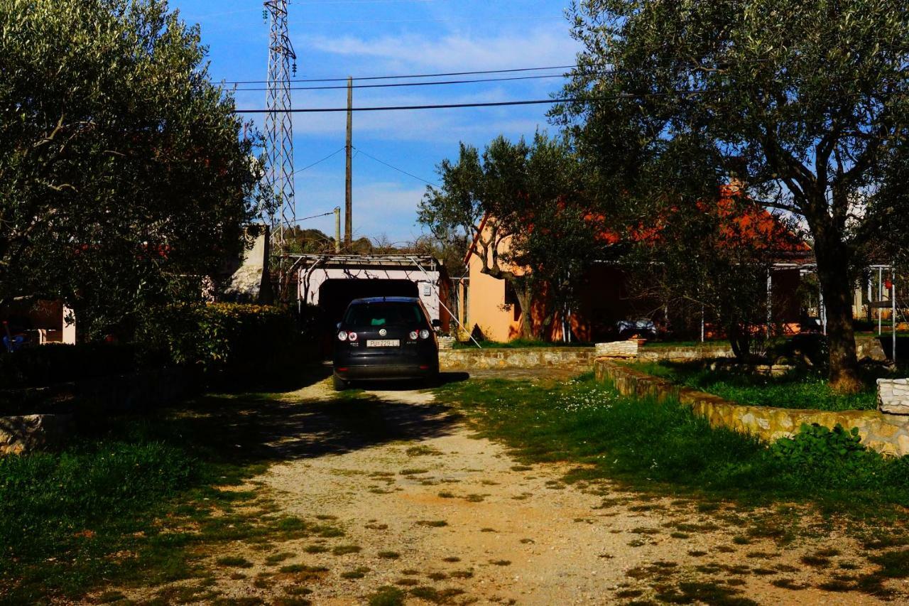 Holiday Home Bura โรวีน ภายนอก รูปภาพ
