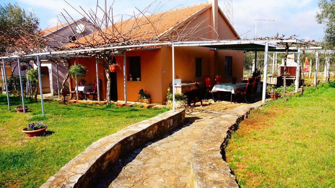 Holiday Home Bura โรวีน ภายนอก รูปภาพ