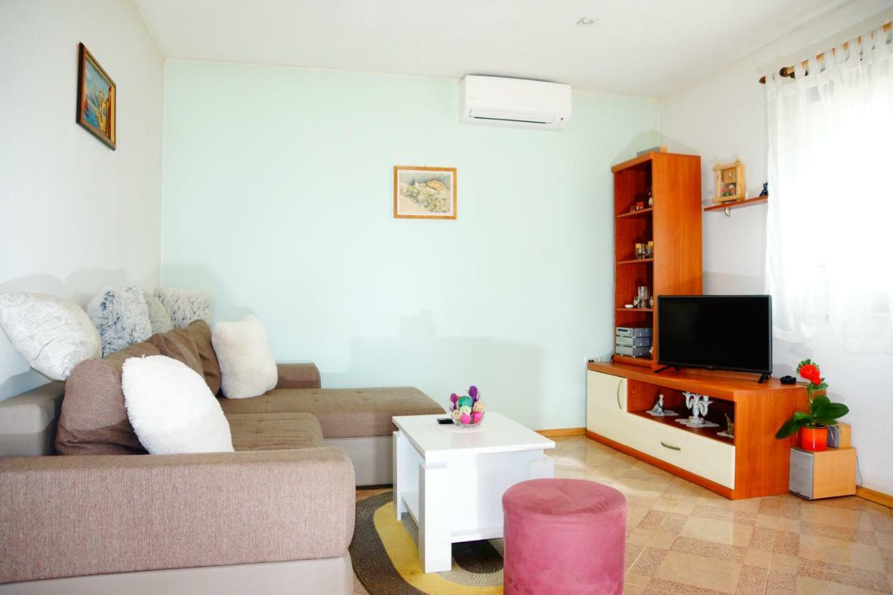 Holiday Home Bura โรวีน ภายนอก รูปภาพ